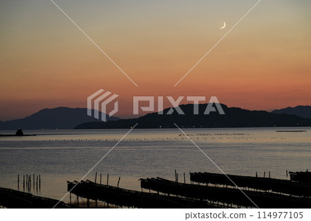 Autumn evening scenery in Setouchi: A crescent moon shining in the sunset sky Autumn evening scenery in Setouchi: A crescent moon shining in the sunset sky 114977105