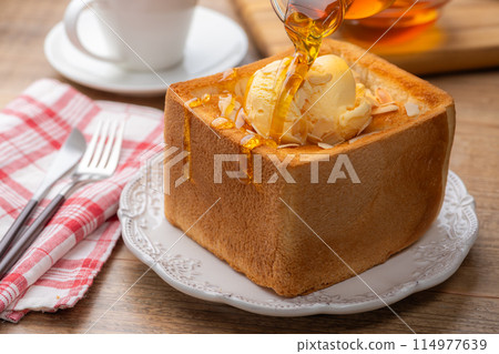 Pour honey on honey toast Pour honey on honey toast 114977639