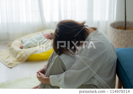 Childcare stress image Childcare stress image 114978514