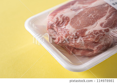 Raw pork in a tray 114978981