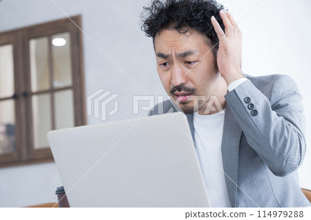 一個人擔心日圓疲軟、股價下跌、投資錯誤等。 114979288
