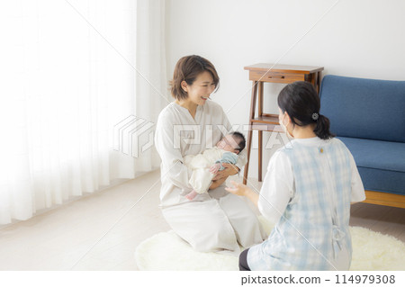 Baby and a home visit by a public health nurse Baby and a home visit by a public health nurse 114979308