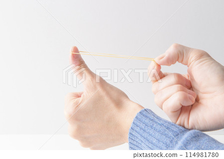 rubber band rubber band 114981780