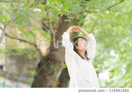 Middle-aged woman refreshing in the park 114981868
