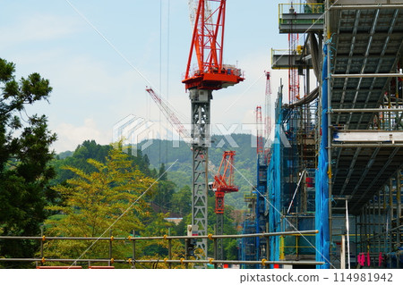 綠樹掩映下的建築工地:新東名橋碼頭施工 綠樹掩映下的建築工地:新東名橋碼頭施工 114981942