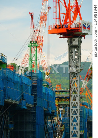 綠樹掩映下的建築工地:新東名橋碼頭施工 綠樹掩映下的建築工地:新東名橋碼頭施工 114981944