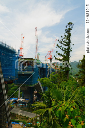綠樹掩映下的建築工地:新東名橋碼頭施工 綠樹掩映下的建築工地:新東名橋碼頭施工 114981945