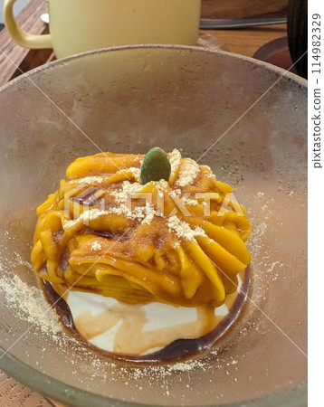 香草冰淇淋配南瓜和豆腐奶油 香草冰淇淋配南瓜和豆腐奶油 114982329