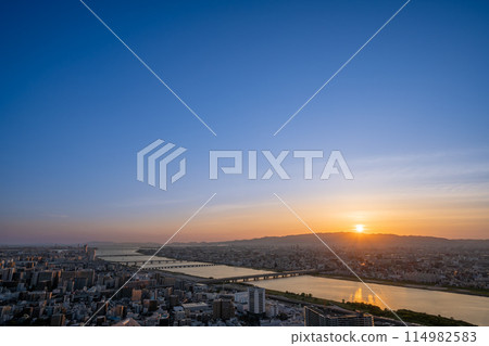 大阪空中花園美麗的夕陽【大阪風景】 大阪空中花園美麗的夕陽【大阪風景】 114982583