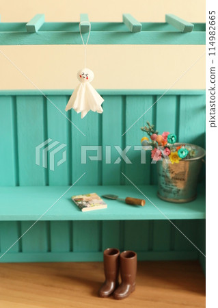 Teru Teru Bouzu, a pergola-like seating arbor, and rain boots Teru Teru Bouzu, a pergola-like seating arbor, and rain boots 114982665