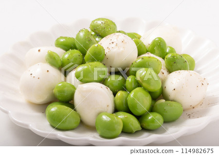 Edamame and cheese tossed in olive oil Edamame and cheese tossed in olive oil 114982675