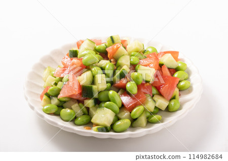 夏季沙拉配毛豆、黃瓜和番茄 114982684