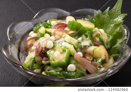 Okra, cucumber and myoga dressed in noodle soup 114982968