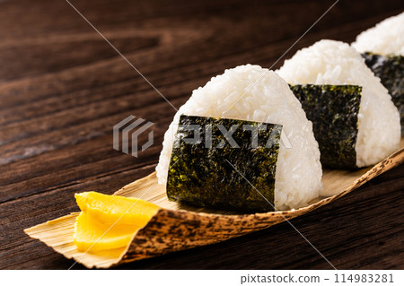 Rice balls on a wooden table 114983281
