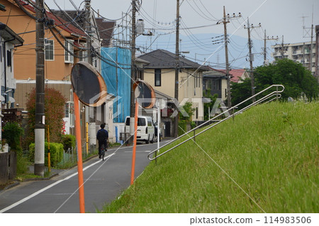 初夏的淺川,八王子市 初夏的淺川,八王子市 114983506