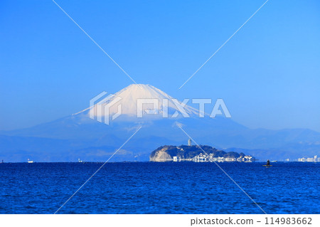 [神奈川縣]晴天的富士山和江之島 114983662
