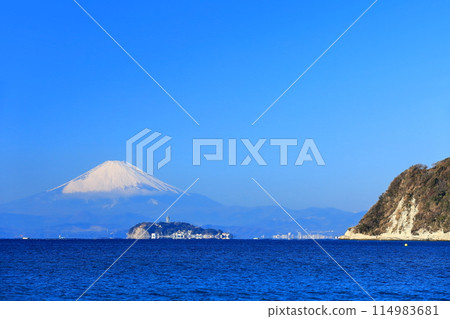 [Kanagawa Prefecture] Mt. Fuji and Enoshima on a clear day 114983681