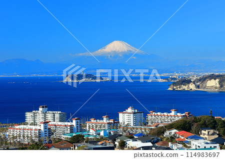 [Kanagawa Prefecture] Mt. Fuji, Enoshima and Zushi Marina on a clear day 114983697