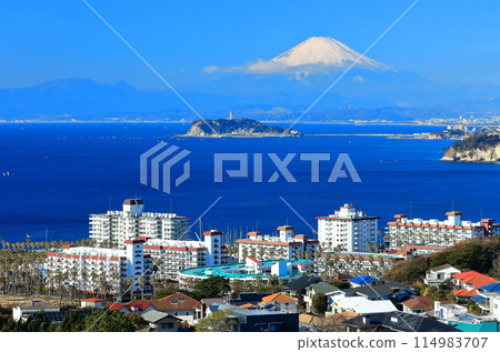 [神奈川縣]富士山、江之島、逗子碼頭的晴空 114983707