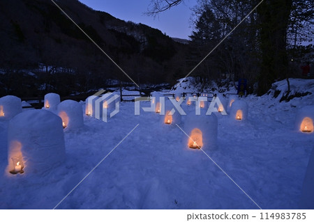 Miniature snow igloos lined up at the riverside of Yunishigawazawaguchi in Yunishigawa Onsen, Nikko City 114983785