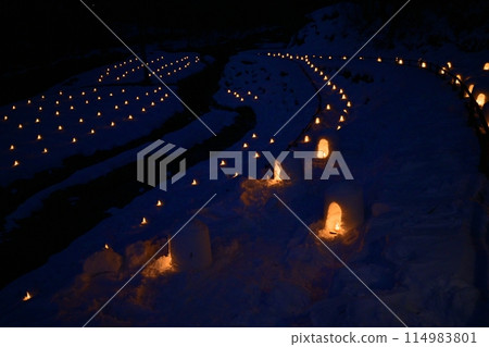 Miniature snow igloos lined up at the riverside of Yunishigawazawaguchi in Yunishigawa Onsen, Nikko City 114983801