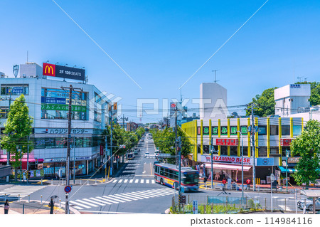 Yokohama cityscape in Japan - A view of Azamino Station and other areas in May, when fresh greenery is in full swing 114984116