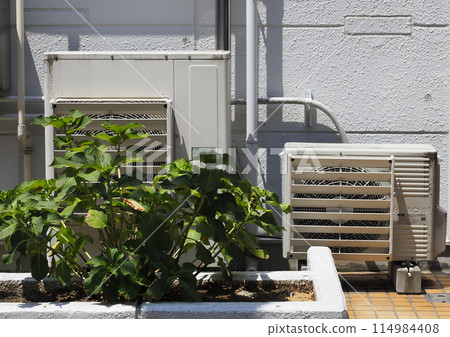 帶百葉窗的空調室外機 114984408