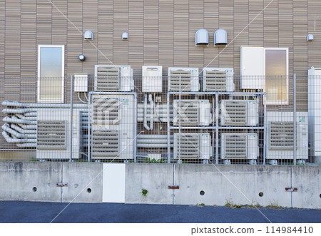 Outdoor unit of air conditioner with louver Outdoor unit of air conditioner with louver 114984410