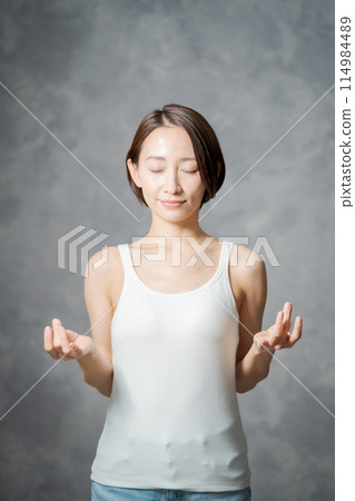 瑜伽 瑜珈 女生 114984489