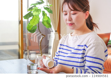 Women who drink medicine Women who drink medicine 114984561