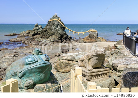 Frog statue at Futamiokitama Shrine, Ise City 114986920