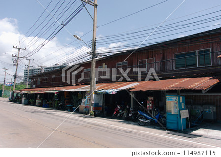 泰國是拉差街景,這是一個許多日本人居住的城市 泰國是拉差街景,這是一個許多日本人居住的城市 114987115