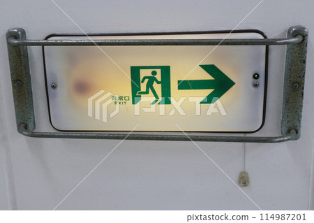 Emergency exit: Indoor evacuation exit guide light, arrow to the right Emergency exit: Indoor evacuation exit guide light, arrow to the right 114987201
