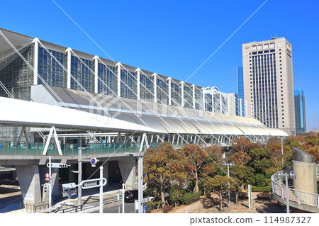 [Chiba Prefecture] Makuhari Messe International Exhibition Hall on a clear day 114987327
