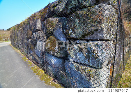 Stone walls at the foot of Harima's "Rijin Castle" 114987947