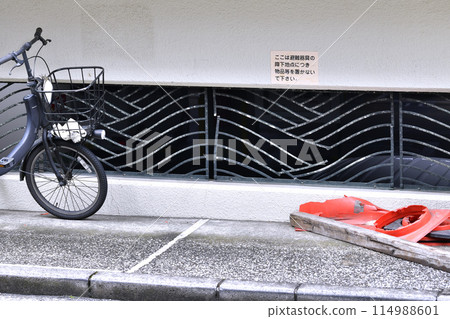 Yokohama cityscape in Japan This is the drop point for evacuation equipment, so please do not place any items here. However… Yokohama cityscape in Japan This is the drop point for evacuation equipment, so please do not place any items here. However… 114988601