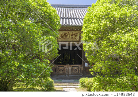 京都羽室山成壽寺正殿被綠意環繞 114988648