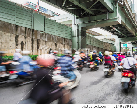 台北早上騎自行車上下班 台北早上騎自行車上下班 114988912