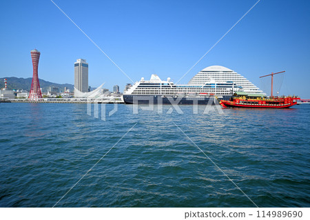 豪華遊輪「AZAMARA QUEST」停泊在神戶港 114989690