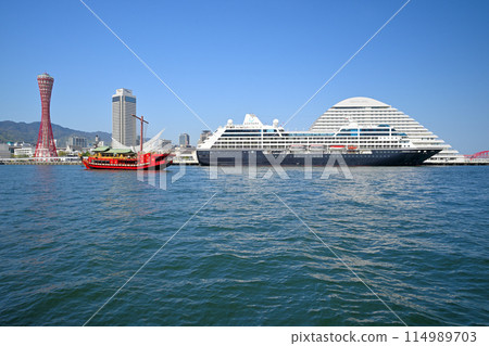 豪華遊輪「AZAMARA QUEST」停泊在神戶港 114989703