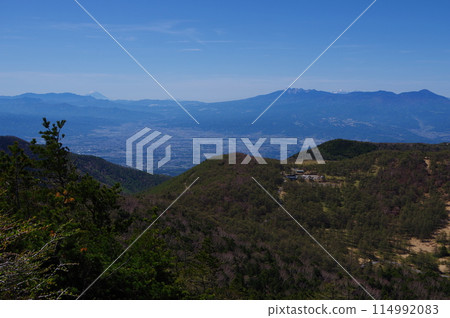 從橫跨長野縣和群馬縣的淺間山脈的西湖山(西湖登山)眺望的景色。 從橫跨長野縣和群馬縣的淺間山脈的西湖山(西湖登山)眺望的景色。 114992083