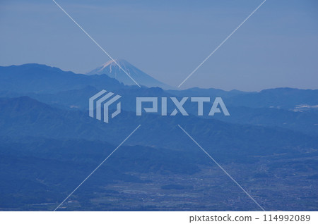從橫跨長野縣和群馬縣的淺間山脈的西湖山(西湖登山)眺望的景色。 從橫跨長野縣和群馬縣的淺間山脈的西湖山(西湖登山)眺望的景色。 114992089