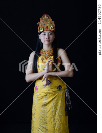 Indonesian Woman in Traditional Dance Pose 114992786