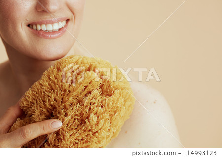 Closeup on woman with sea sponge 114993123