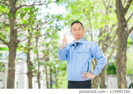 中男工作服清新綠色豎起大拇指 114995180