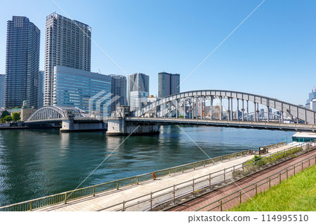 Kachidoki Bridge (Chuo-ku, Tokyo) after work to extend its service life was completed 114995510