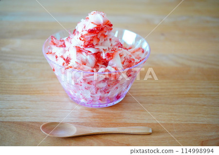 Frozen strawberry shaved ice made by shaving delicious frozen strawberries using a shaved ice machine. 114998994