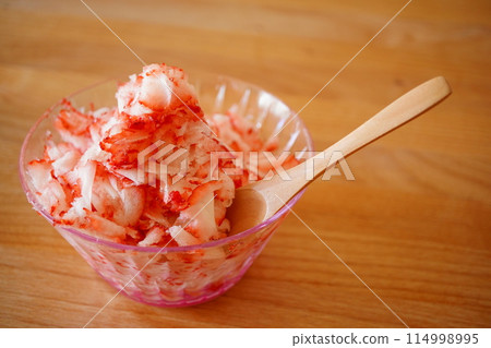 Frozen strawberry shaved ice made by shaving delicious frozen strawberries using a shaved ice machine. 114998995