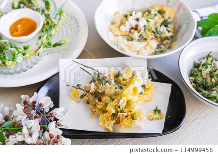 Tempura of fake acacia Tempura of fake acacia 114999458