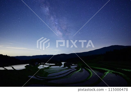 Mt. Hyonose and the Milky Way from the rice terraces of Betsumiya 115000478